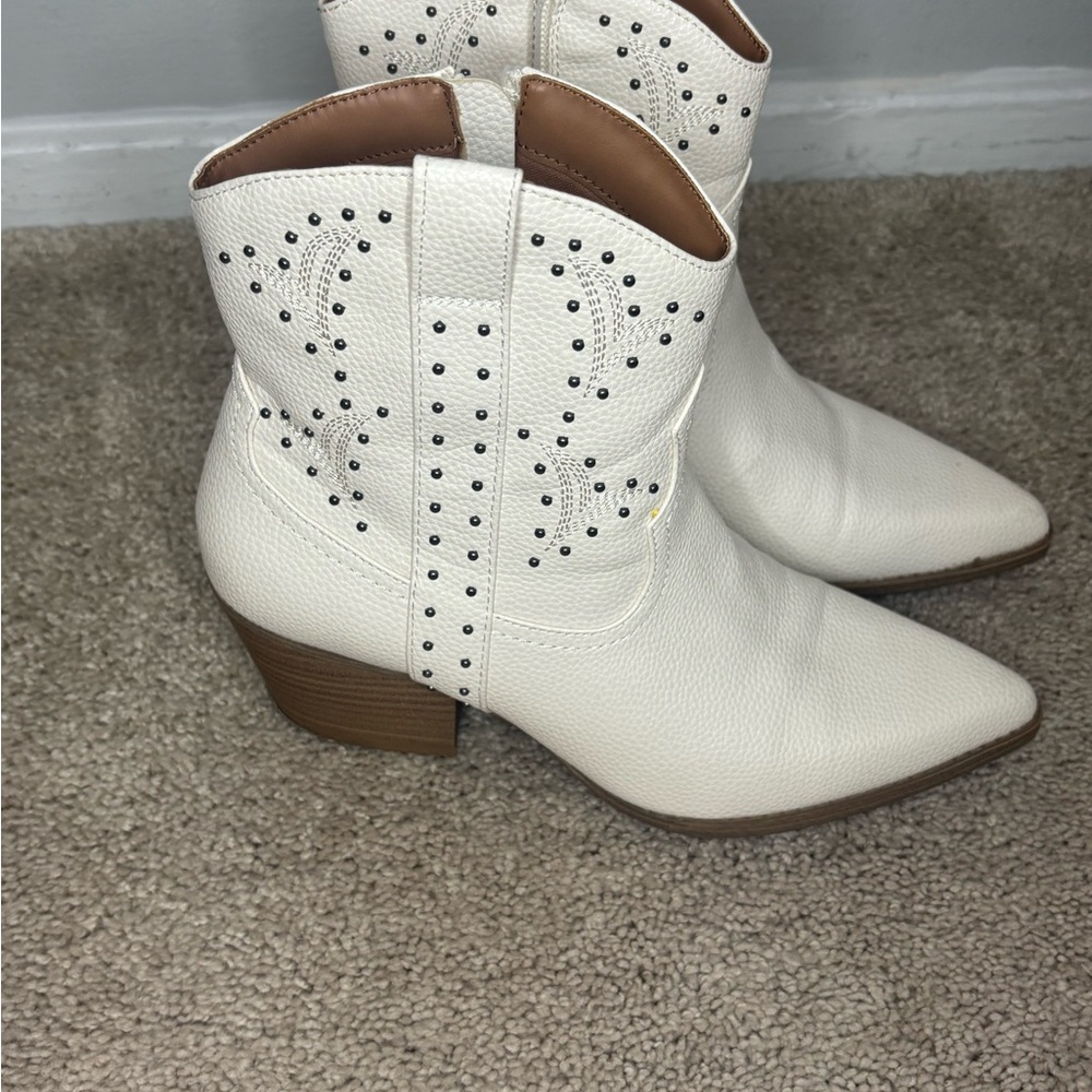 Universal Thread Cream Ankle Boots with Studded Design